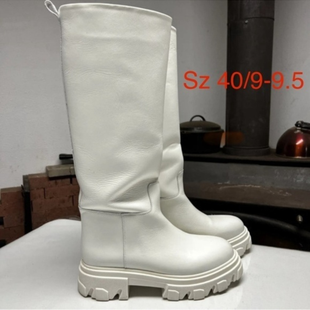 White Gia Borghini Couture x Pernille Teisbaek 40 Knee High Leather